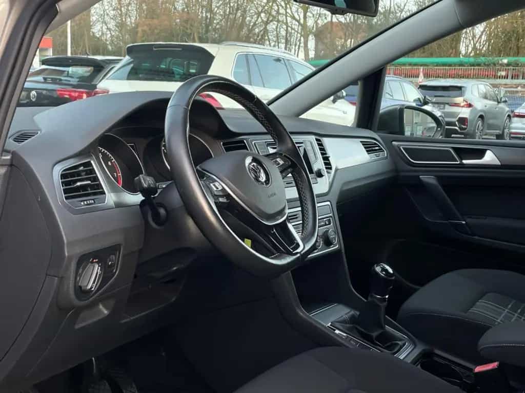 Volkswagen Golf Sportsvan 06/2015-photo-10