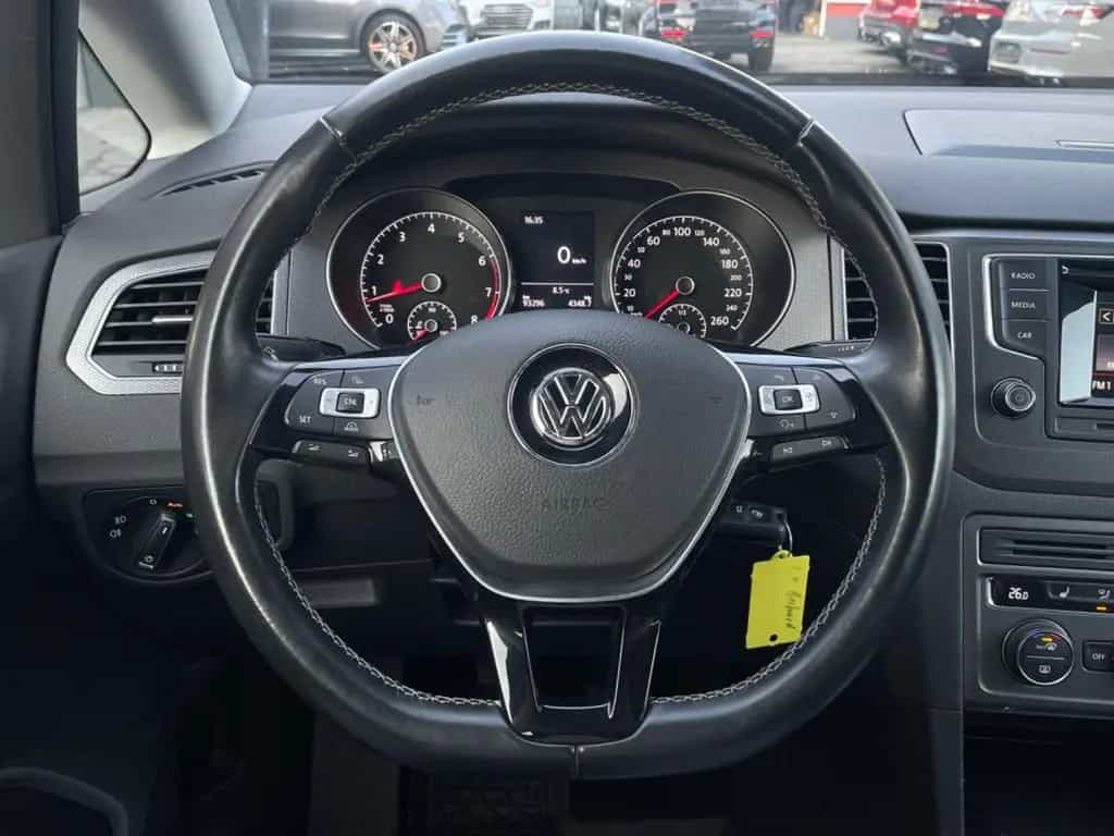 Volkswagen Golf Sportsvan 06/2015-photo-12