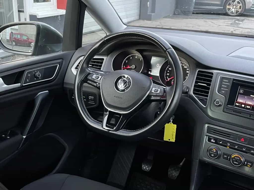 Volkswagen Golf Sportsvan 06/2015-photo-31