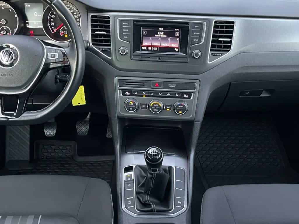 Volkswagen Golf Sportsvan 06/2015-photo-32
