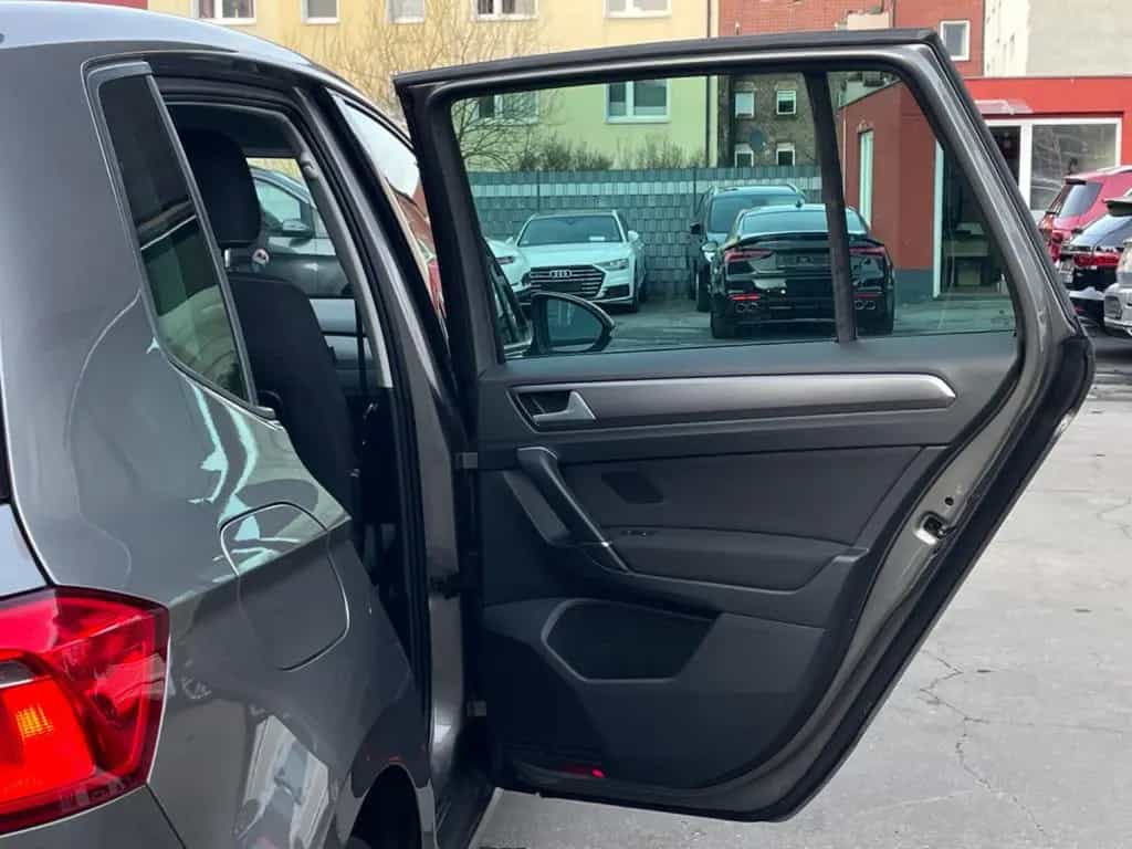 Volkswagen Golf Sportsvan 06/2015-photo-33