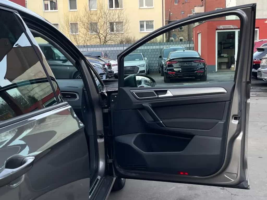 Volkswagen Golf Sportsvan 06/2015-photo-37