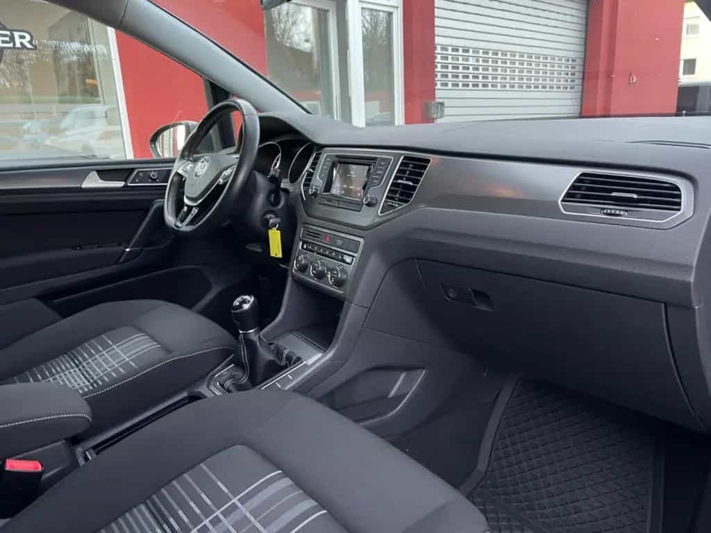 Volkswagen Golf Sportsvan 06/2015-photo-39