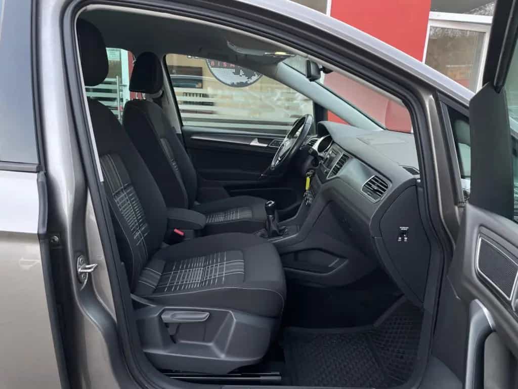 Volkswagen Golf Sportsvan 06/2015-photo-40