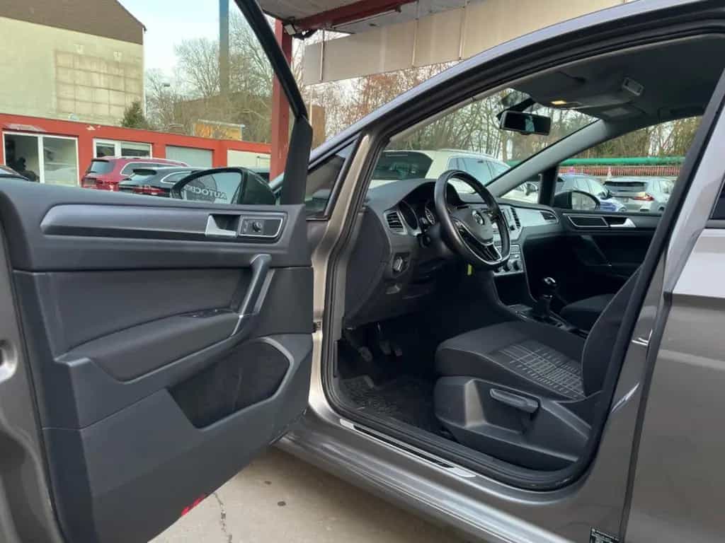Volkswagen Golf Sportsvan 06/2015-photo-9