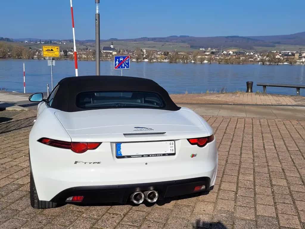 Jaguar F-Type 3.0 L P340 V6 R-Dynamic 01/2019-photo-1