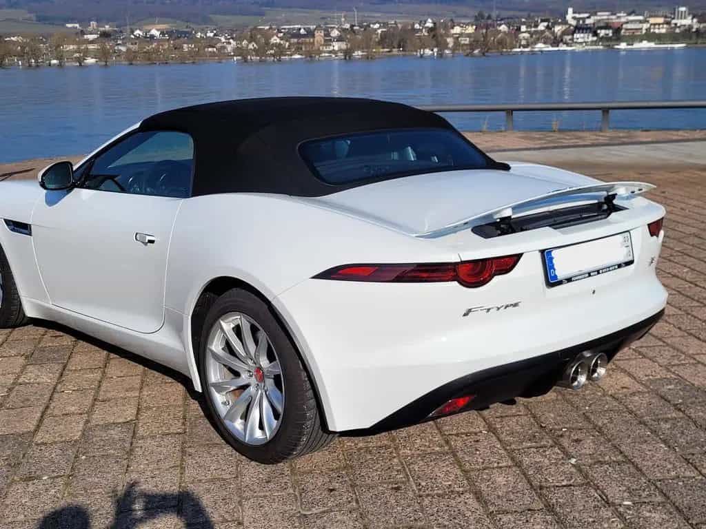 Jaguar F-Type 3.0 L P340 V6 R-Dynamic 01/2019-photo-2
