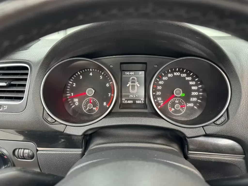Volkswagen Golf 10/2011-photo-8
