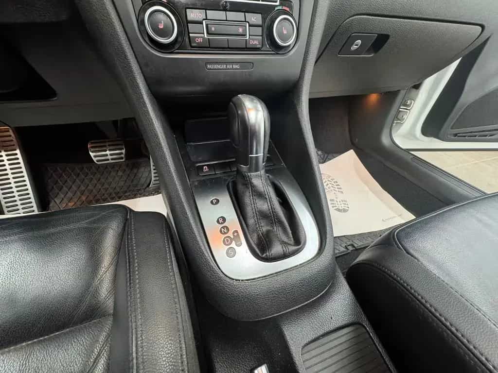 Volkswagen Golf 10/2011-photo-9