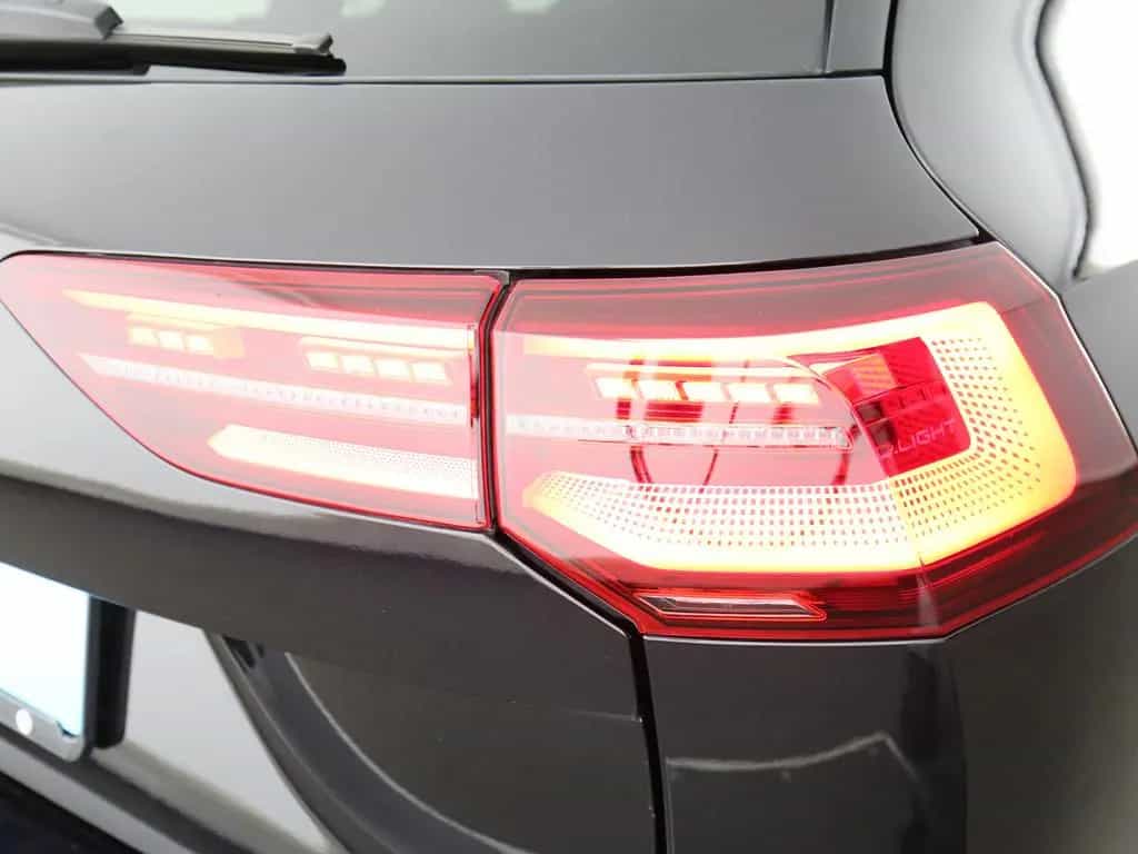 Volkswagen Golf VIII Variant 2.0 TSI DSG R-line LED Navi H 09/2022-photo-20