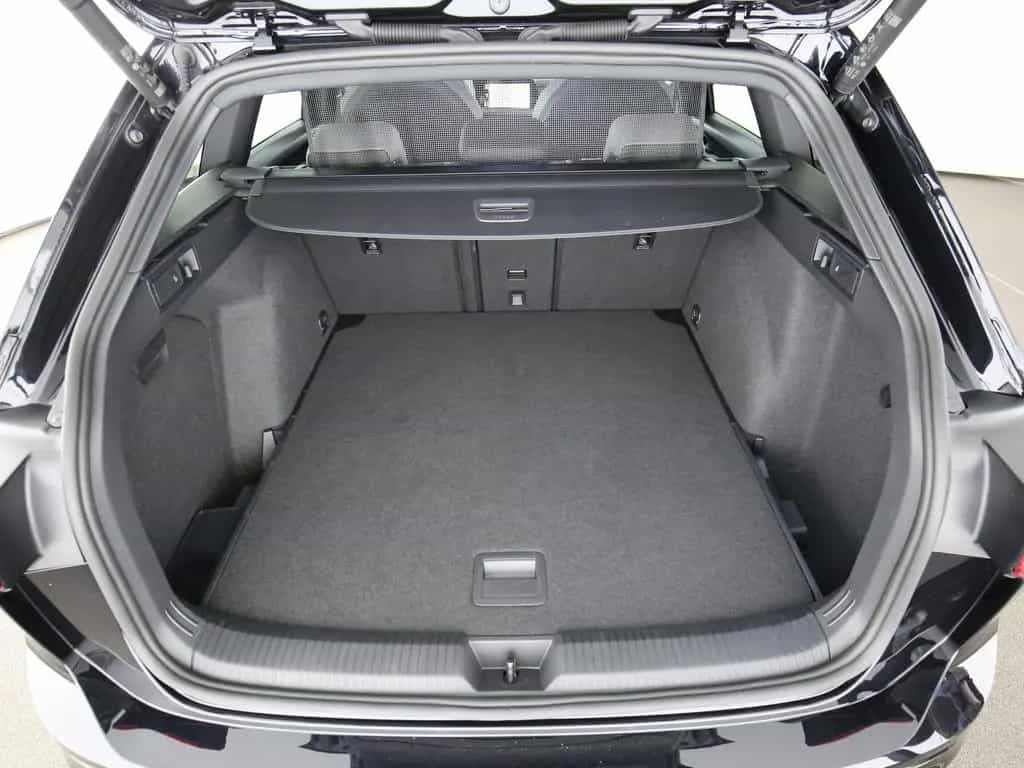 Volkswagen Golf VIII Variant 2.0 TSI DSG R-line LED Navi H 09/2022-photo-24