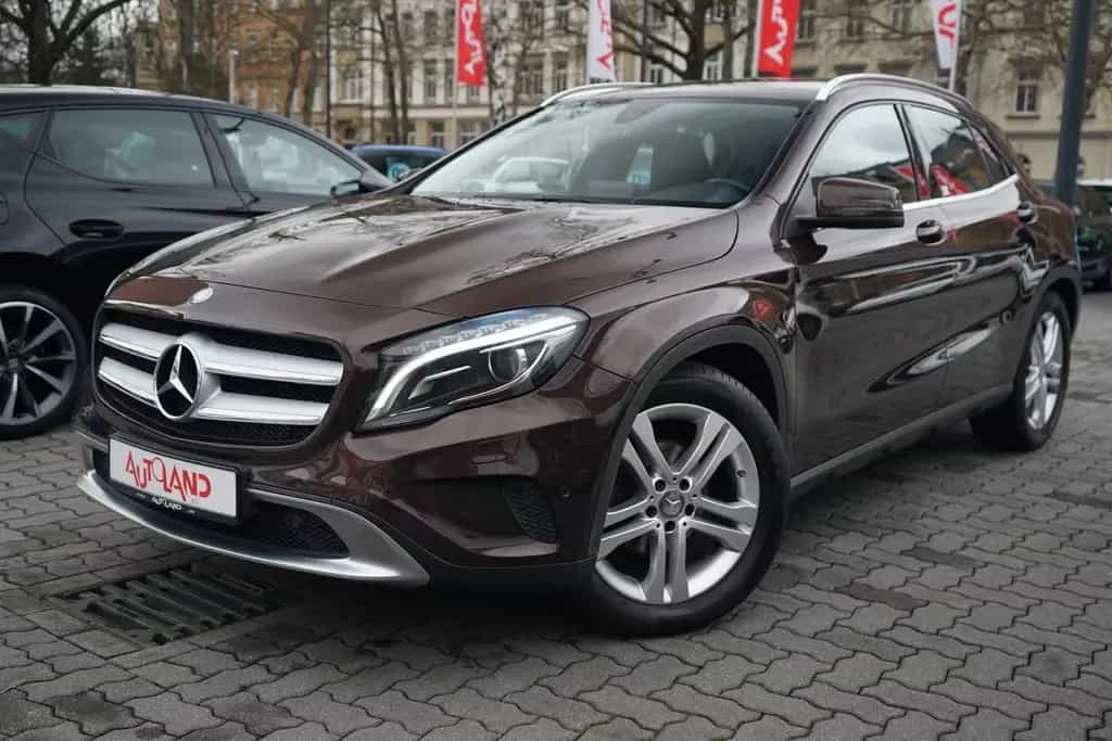Mercedes-Benz GLA 200 Standard Bi-Xenon Sitzheizung Kamera PDC 09/2015-photo-1