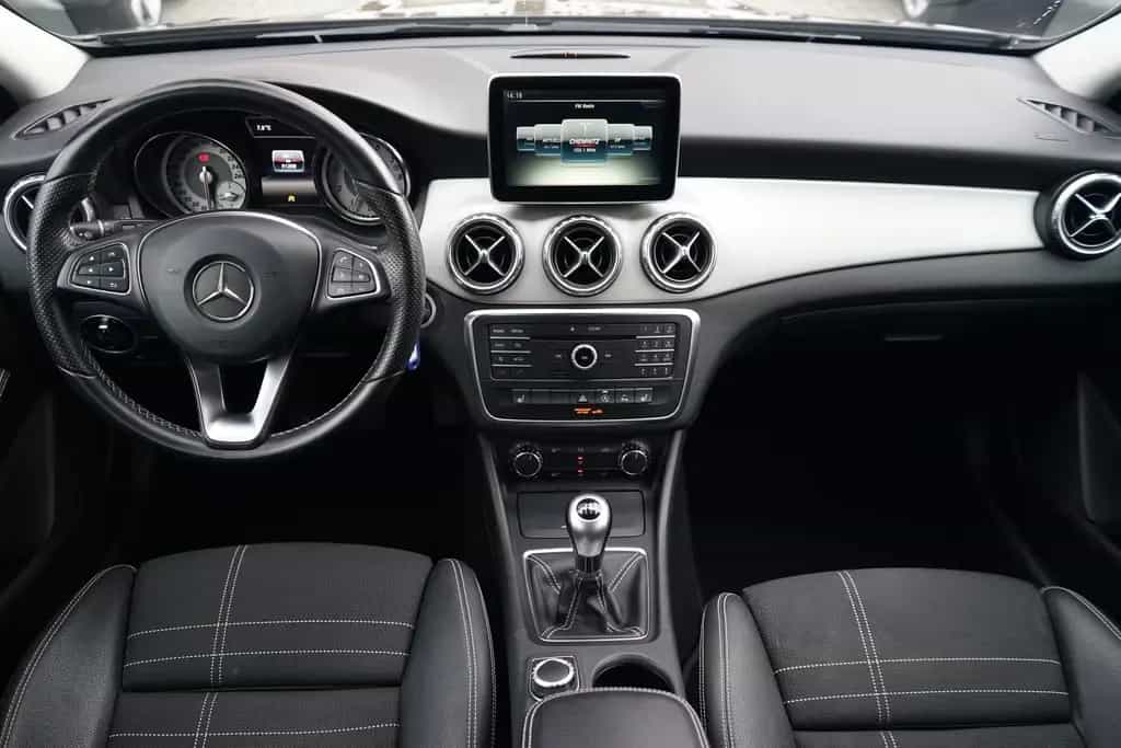 Mercedes-Benz GLA 200 Standard Bi-Xenon Sitzheizung Kamera PDC 09/2015-photo-11