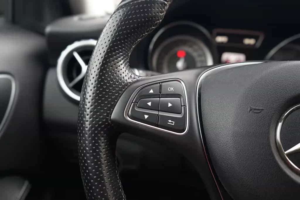 Mercedes-Benz GLA 200 Standard Bi-Xenon Sitzheizung Kamera PDC 09/2015-photo-13