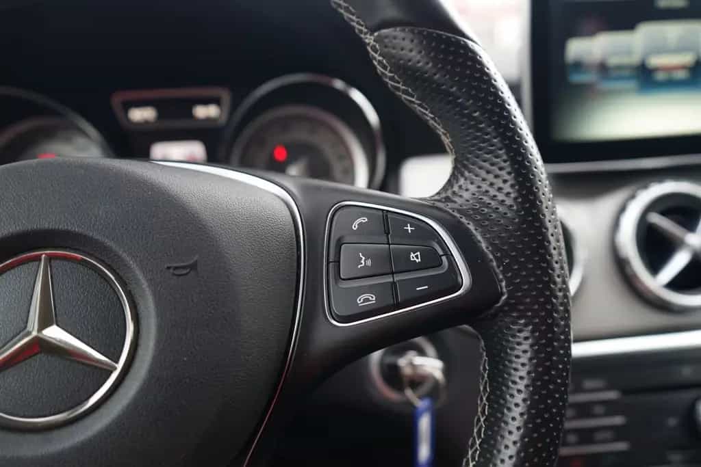 Mercedes-Benz GLA 200 Standard Bi-Xenon Sitzheizung Kamera PDC 09/2015-photo-14