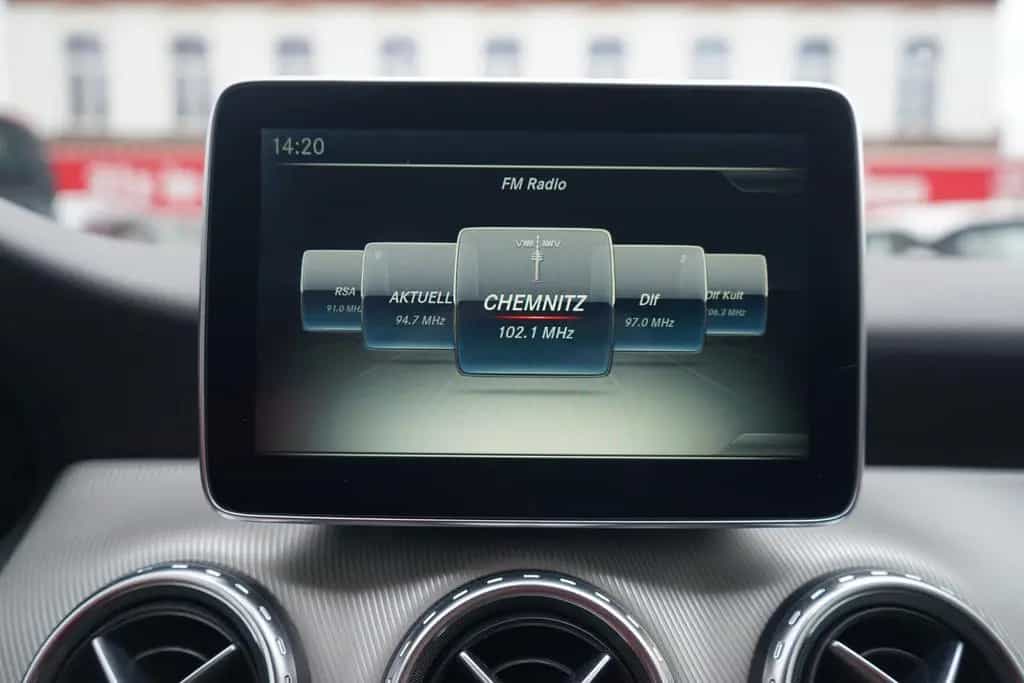 Mercedes-Benz GLA 200 Standard Bi-Xenon Sitzheizung Kamera PDC 09/2015-photo-17