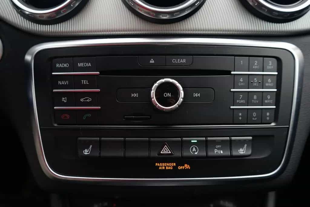 Mercedes-Benz GLA 200 Standard Bi-Xenon Sitzheizung Kamera PDC 09/2015-photo-20