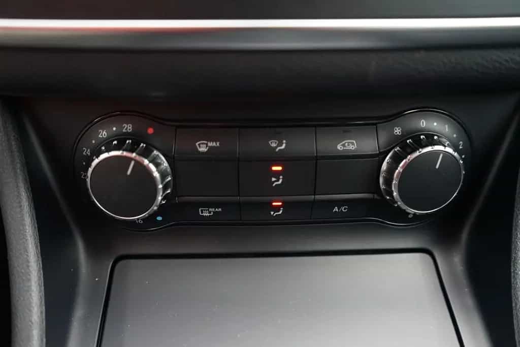 Mercedes-Benz GLA 200 Standard Bi-Xenon Sitzheizung Kamera PDC 09/2015-photo-21
