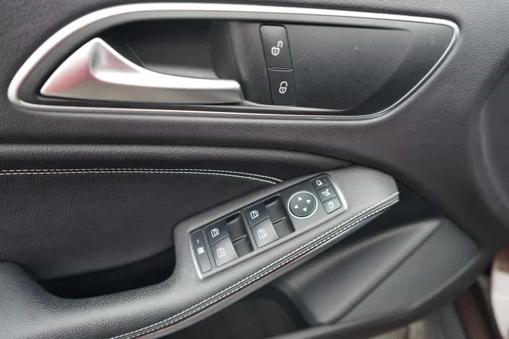 Mercedes-Benz GLA 200 Standard Bi-Xenon Sitzheizung Kamera PDC 09/2015-photo-25