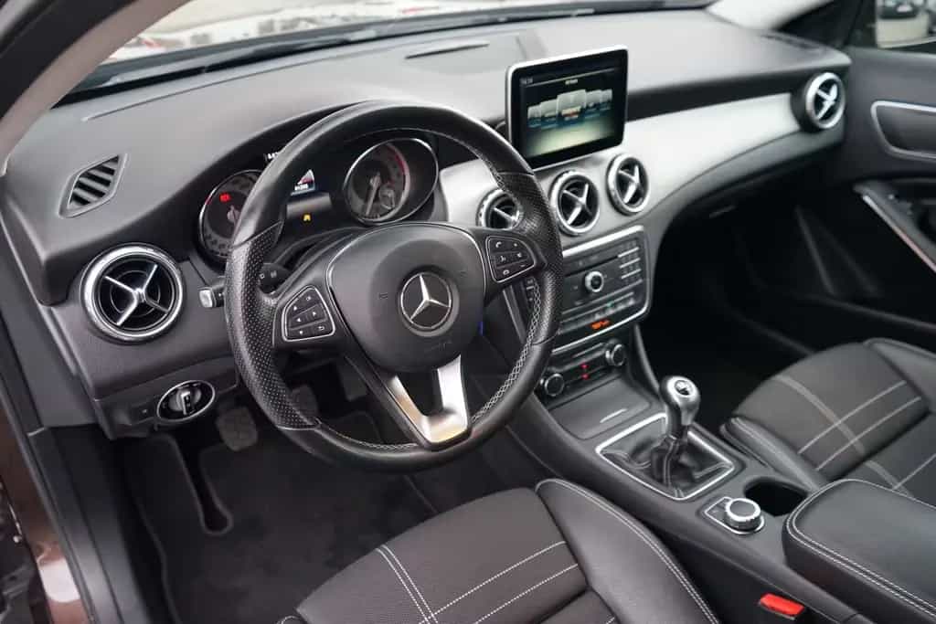 Mercedes-Benz GLA 200 Standard Bi-Xenon Sitzheizung Kamera PDC 09/2015-photo-8
