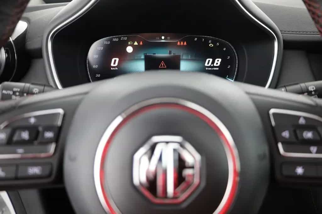 MG HS 1.5 T-GDI Luxury Aut. LED ACC Navi 360° Pano 03/2024-photo-17