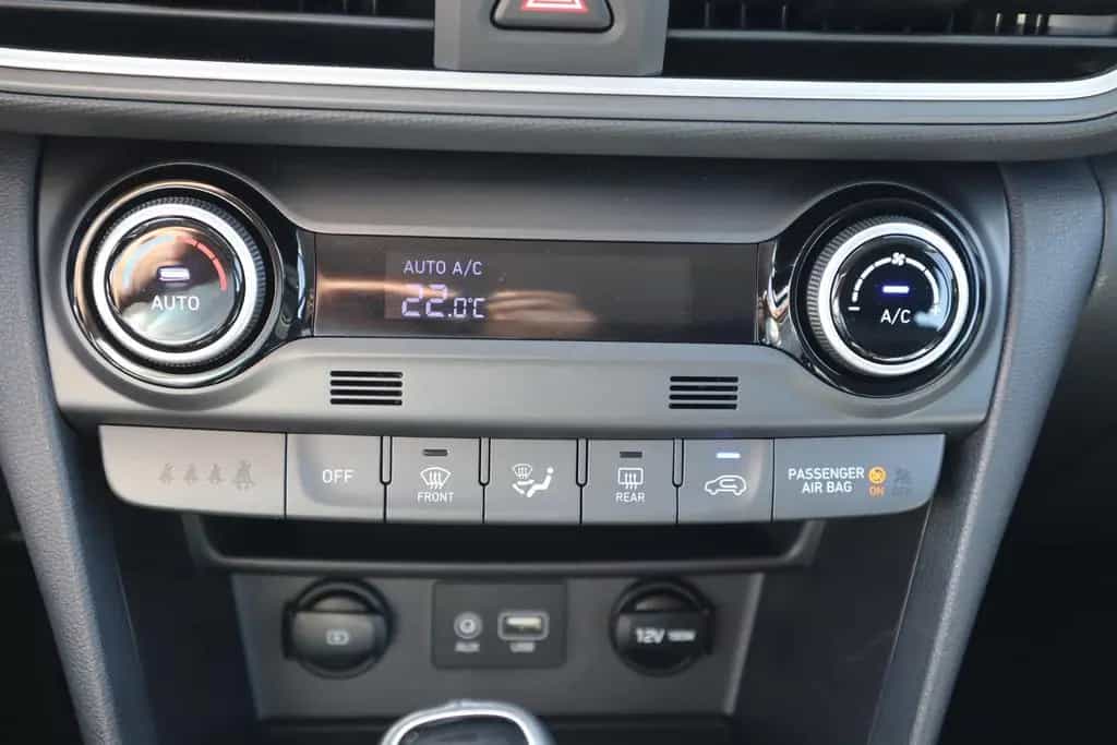 Hyundai KONA 1.0 T-GDI Pure Klimaaut. Navi Tempomat DAB 03/2019-photo-17