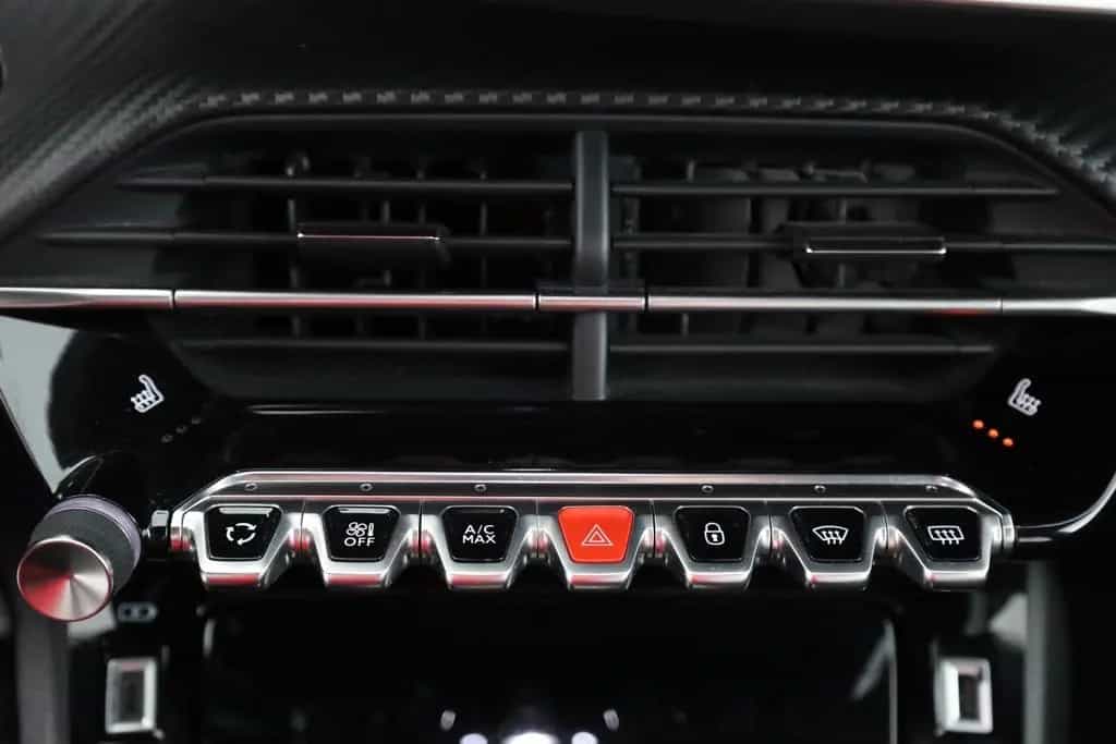 Peugeot 2008 GT PureTech 130 Aut. LED Navi Kamera 01/2023-photo-11