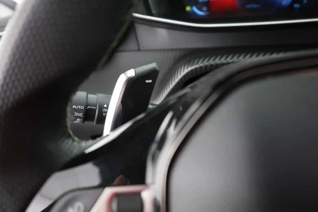 Peugeot 2008 GT PureTech 130 Aut. LED Navi Kamera 01/2023-photo-18