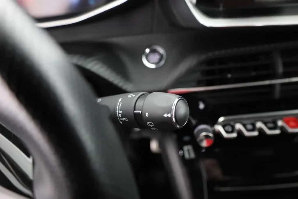 Peugeot 2008 GT PureTech 130 Aut. LED Navi Kamera 01/2023-photo-19