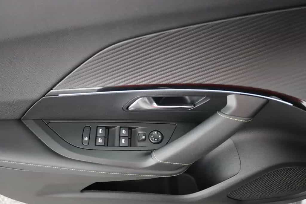 Peugeot 2008 GT PureTech 130 Aut. LED Navi Kamera 01/2023-photo-21