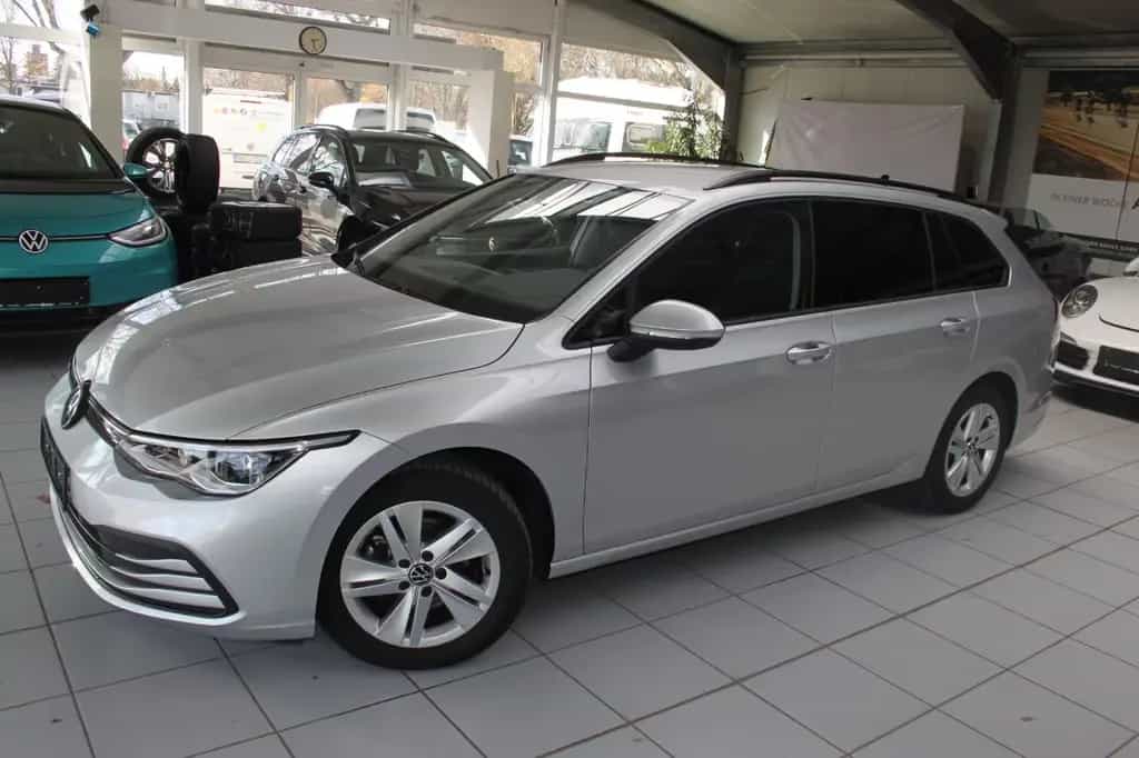 Volkswagen Golf VIII Variant/DSG/AHK/NAVI/STZHZ/LED+/PDC/AL 06/2022-photo-2