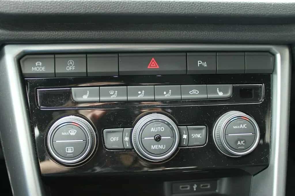 Volkswagen T-Roc Active 1.5 TSI DSG-LED-Navi-ACC-RFK 06/2021-photo-9