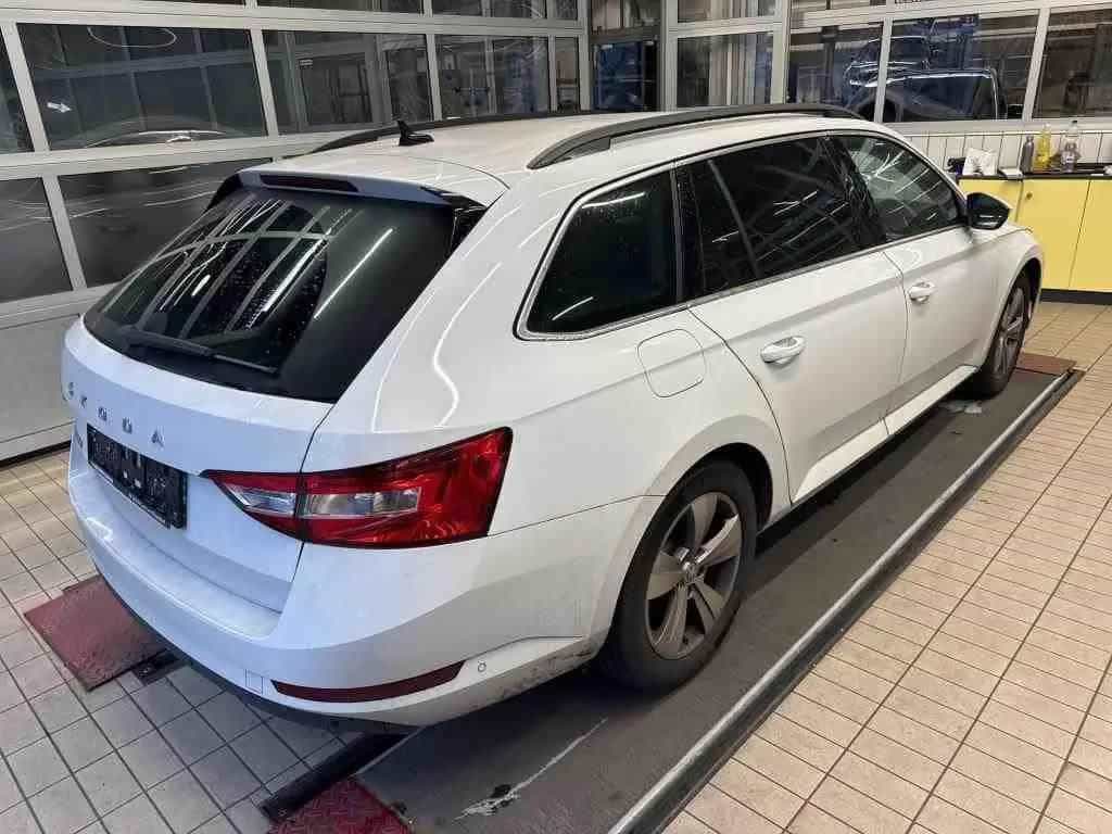 Skoda Superb Combi 2.0TDI DSG/STANDHEIZ/AHK/CAM/EL.HECK 11/2022-photo-2