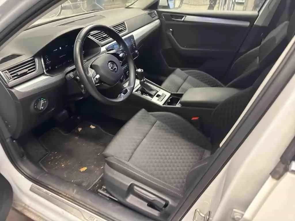 Skoda Superb Combi 2.0TDI DSG/STANDHEIZ/AHK/CAM/EL.HECK 11/2022-photo-5