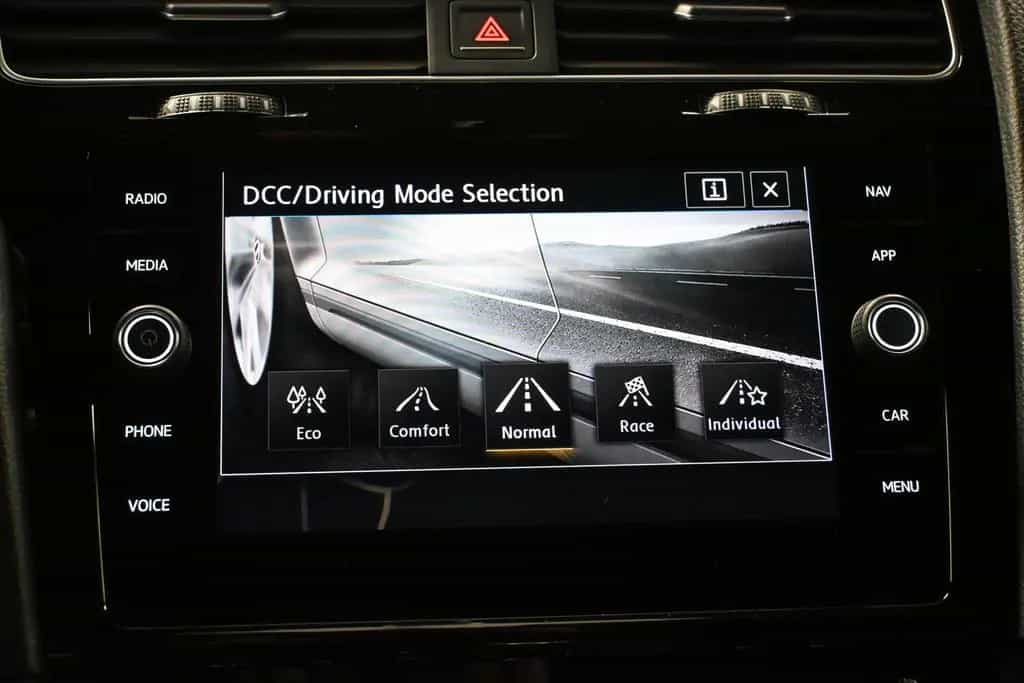 Volkswagen Golf 7 R 4M *MATRIX*DYNAUDIO*DCC*VIRTUAL*ACC*SHZ 12/2017-photo-30