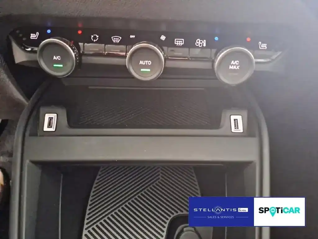 Citroën C4 Feel Pack 1.2 PureTech 130* SHZ*NAVI 02/2023-photo-14