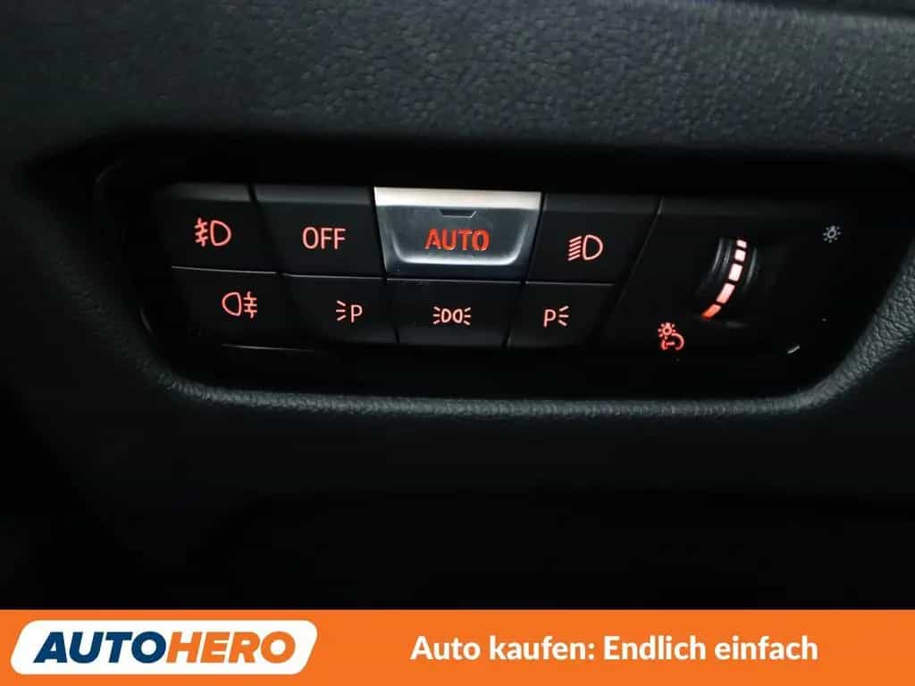 BMW 330 i xDrive M Sport Aut.*NAVI*LED*360CAM*ACC*SHZ 03/2020-photo-27