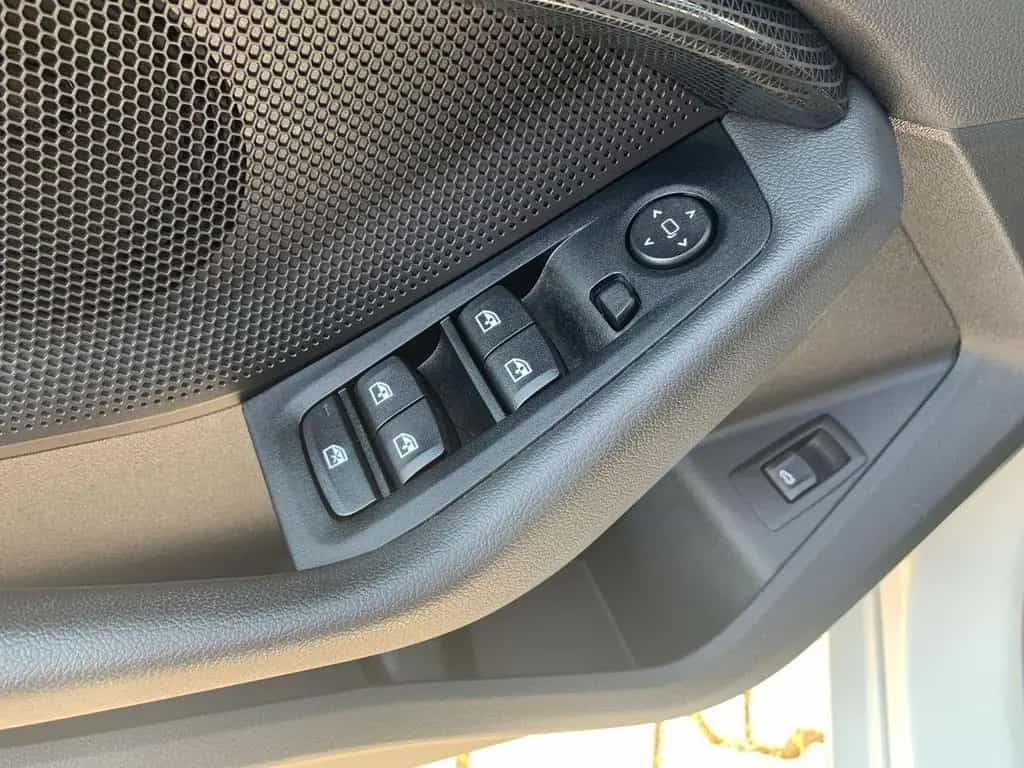 BMW 116 i SPORT LINE LED+NAVI+SHZ+DAB+PDC+TEMPOMAT 04/2024-photo-19