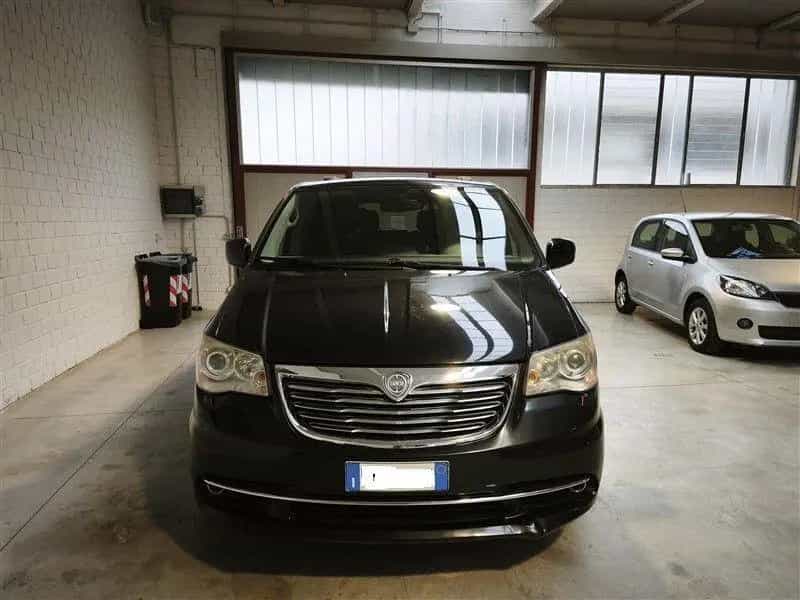 Lancia Voyager 2.8 JTDM 163cv Gold - IVA ESPOSTA 11/2012-photo-2