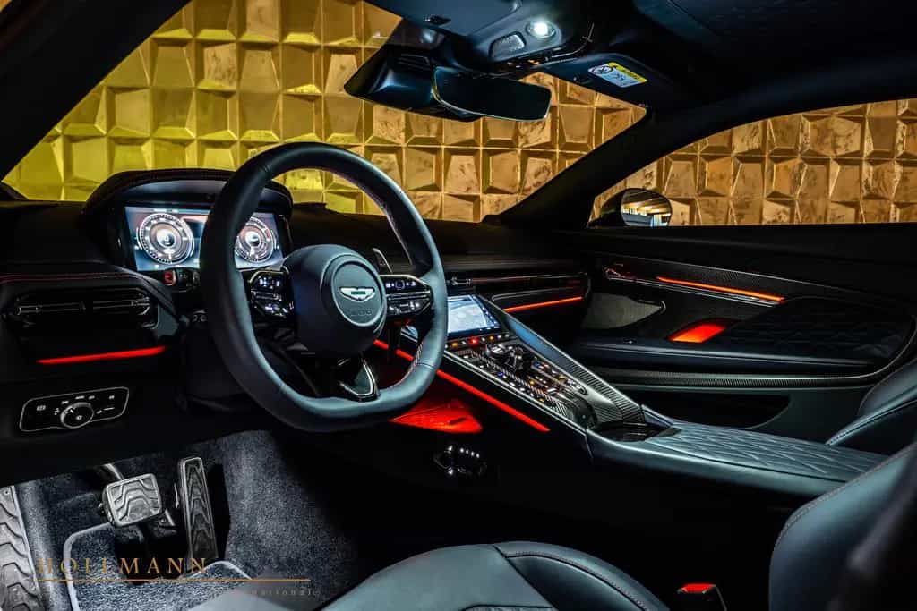 Aston Martin DB12 COUPE + CARBON + BOWERS WILKINS + 09/2024-photo-10