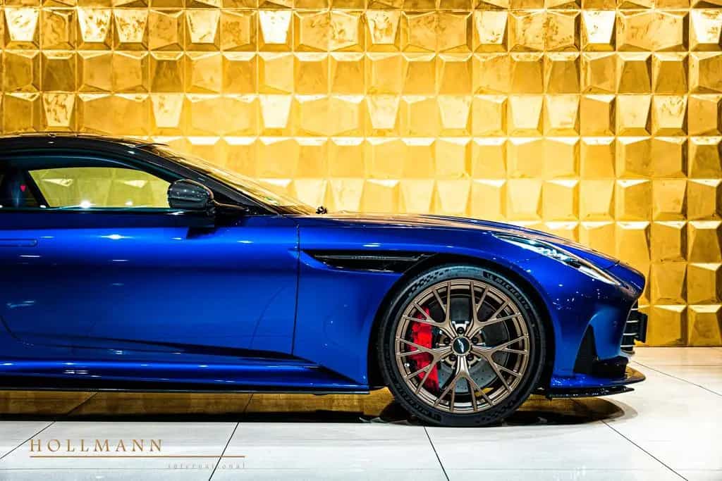 Aston Martin DB12 COUPE + CARBON + BOWERS WILKINS + 09/2024-photo-24