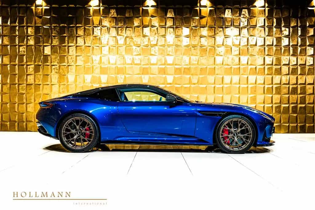 Aston Martin DB12 COUPE + CARBON + BOWERS WILKINS + 09/2024-photo-3