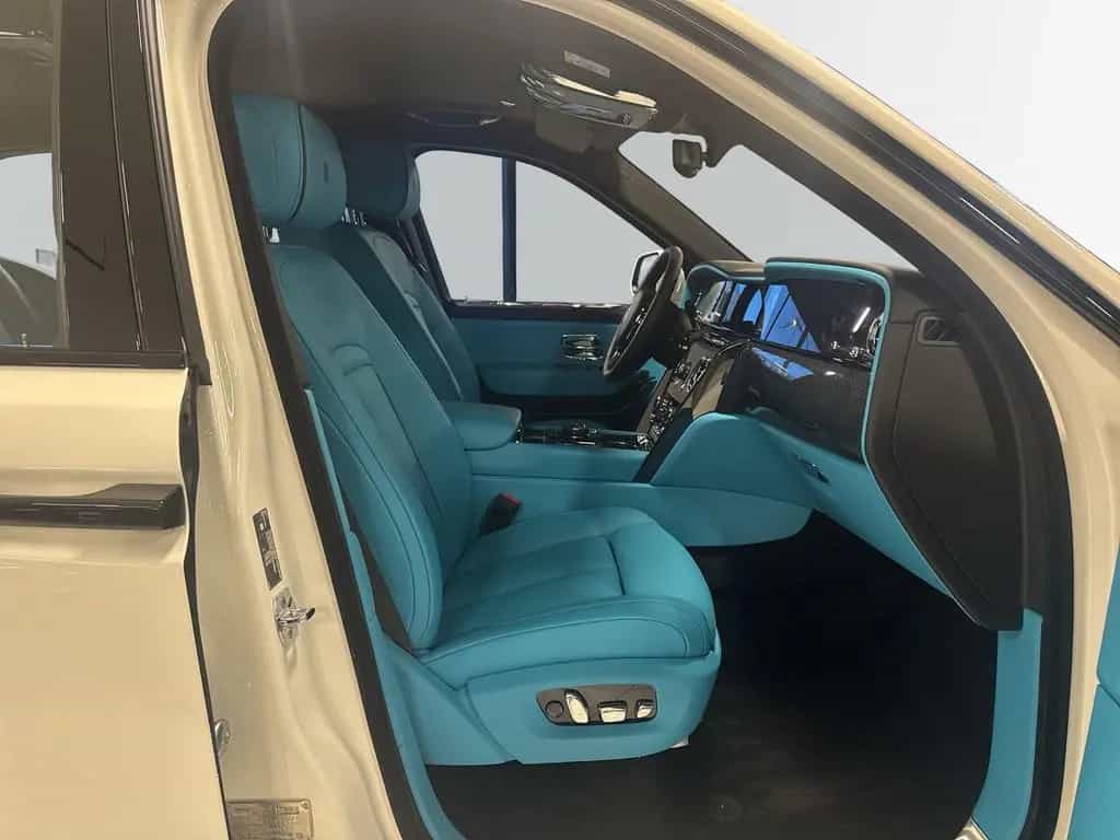 Rolls-Royce Cullinan Black Badge 02/2026-photo-8