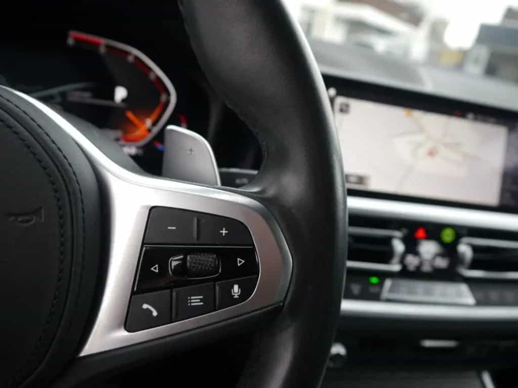 BMW 320 d xDrive Lim. M Sport A.+HUD+HIFI+LASER 04/2019-photo-18
