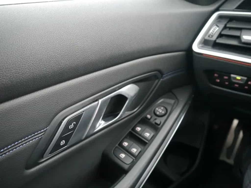 BMW 320 d xDrive Lim. M Sport A.+HUD+HIFI+LASER 04/2019-photo-19