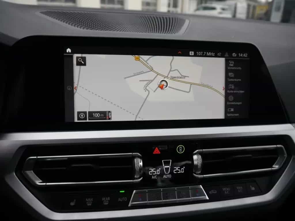 BMW 320 d xDrive Lim. M Sport A.+HUD+HIFI+LASER 04/2019-photo-6