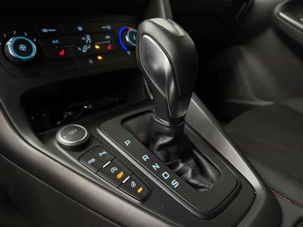 Ford Focus TOURNIER ST-LINE AUTO NAVI SZHG L-HZG 1-HA 03/2017-photo-14