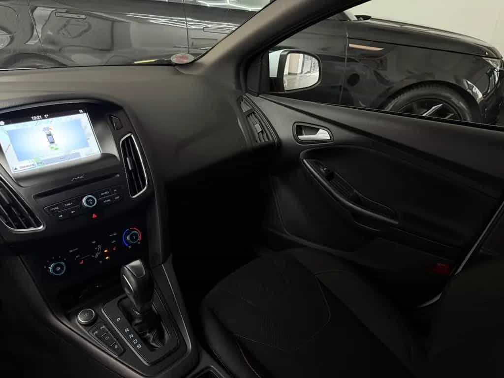 Ford Focus TOURNIER ST-LINE AUTO NAVI SZHG L-HZG 1-HA 03/2017-photo-15