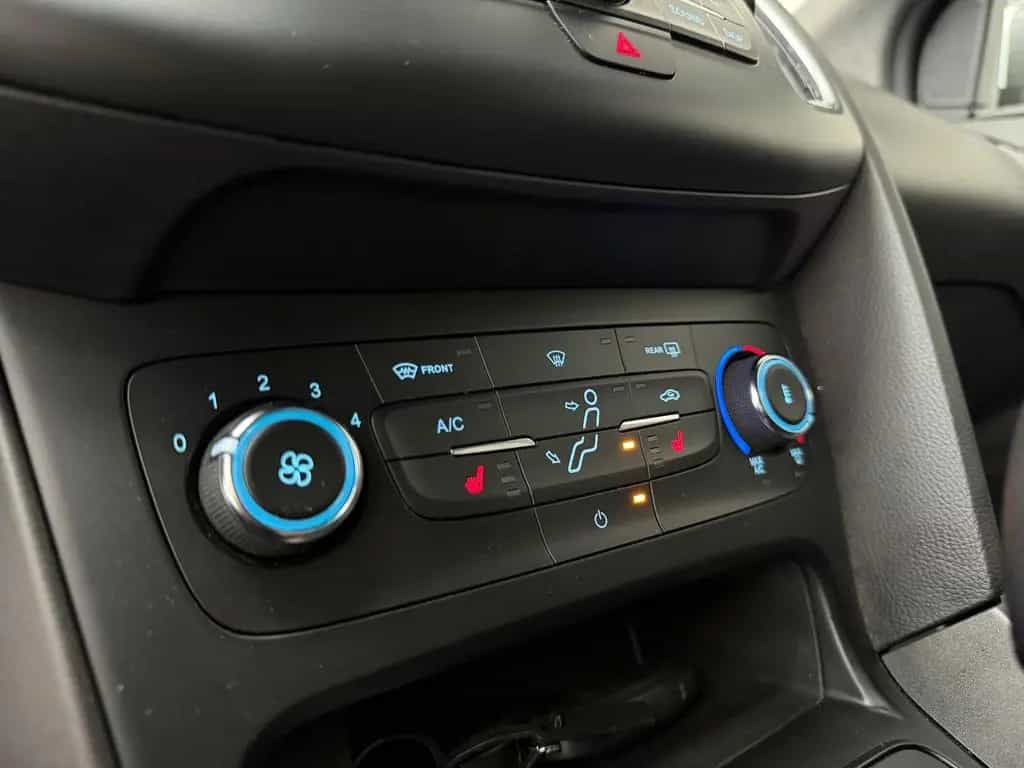Ford Focus TOURNIER ST-LINE AUTO NAVI SZHG L-HZG 1-HA 03/2017-photo-16