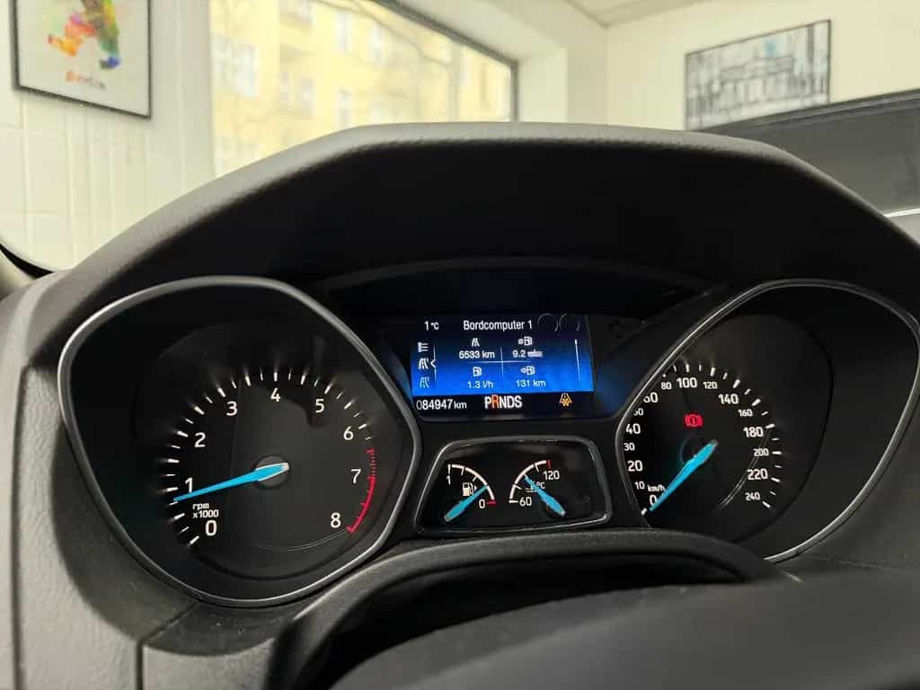 Ford Focus TOURNIER ST-LINE AUTO NAVI SZHG L-HZG 1-HA 03/2017-photo-17